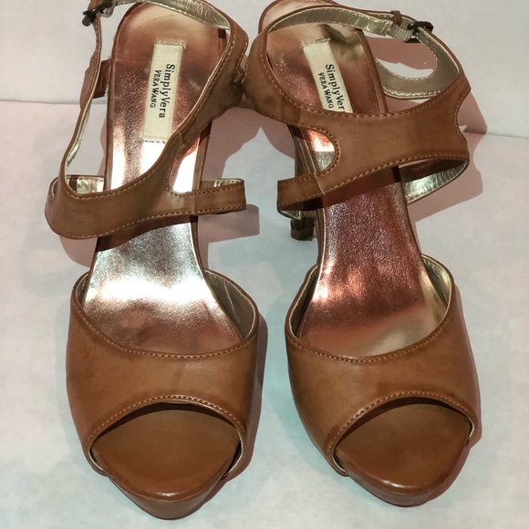 Nude Vera Wang heals - Picture 5 of 6